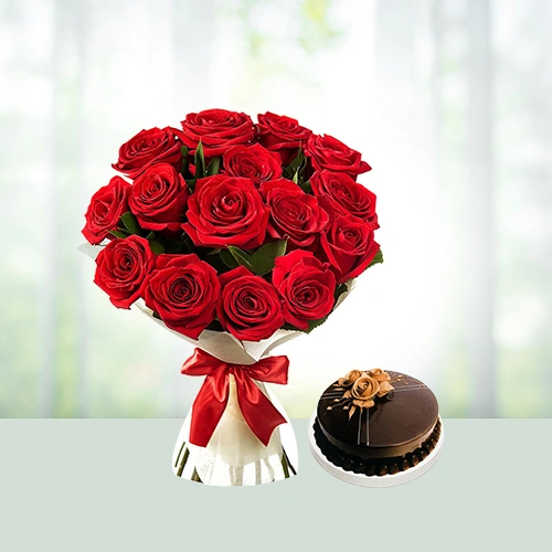 18-red-rose-half-kg-chocolate-cake-flowershopindia