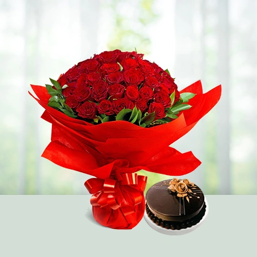 18-red-roses-half-kg-chocolate-cake-flowershopindia